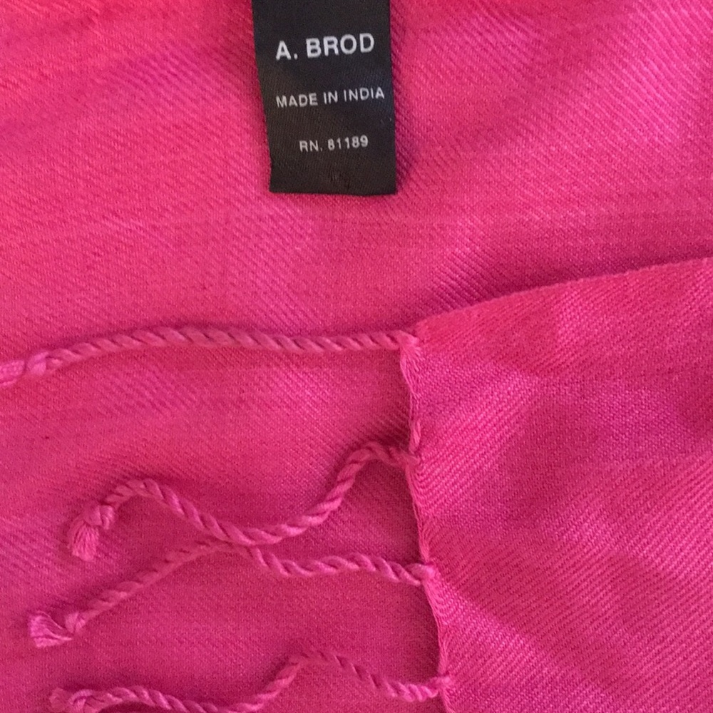 Fringed wrap - Picture 3 of 3